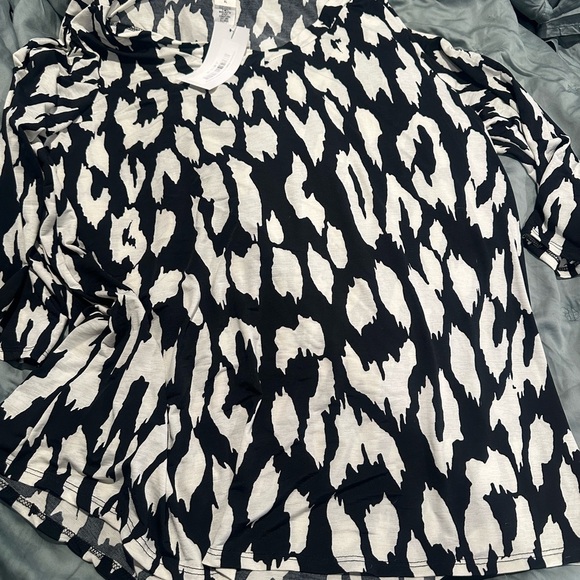 Black and White Animal Print Women's Top - Picture 1 of 4